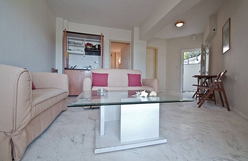 Kato Galatas House | Sea Breeze
