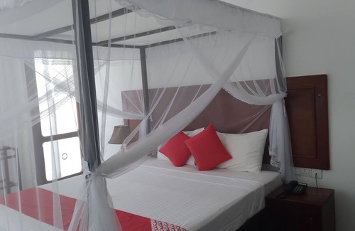 Hikkaduwa Bed & Breakfast | Sea Breeze Hotel Ambalangoda