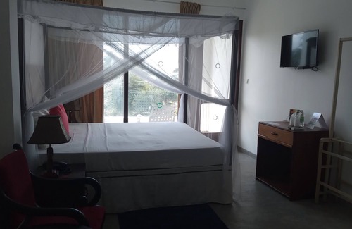 Hikkaduwa Bed & Breakfast | Sea Breeze Hotel Ambalangoda