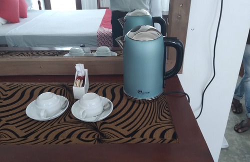 Hikkaduwa Bed & Breakfast | Sea Breeze Hotel Ambalangoda
