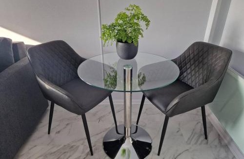 Seafront House | Sea Breeze in Brighton Marina with Free Parking