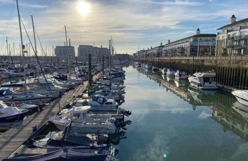 Seafront House | Sea Breeze in Brighton Marina with Free Parking