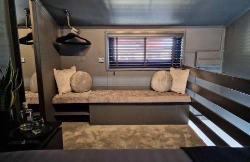 Seafront House | Sea Breeze in Brighton Marina with Free Parking