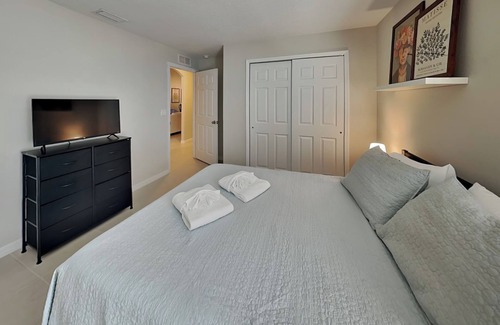 Palm Harbor Cottage | Sea Breeze Lake Villa Unit B