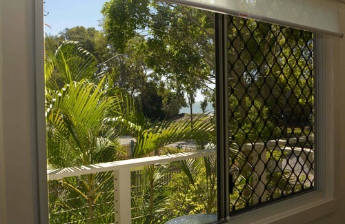 Urangan Apartment | Sea Breeze & partial Water Views among the palm tree canopy -Apt 4.