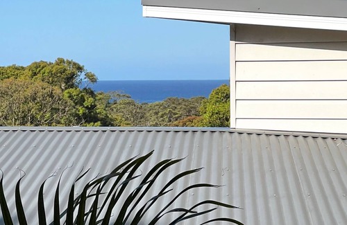 Elizabeth Beach House | Sea Breeze - perfect beach getaway for family, friends and pets