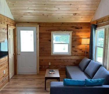 Stanhope Villa | Sea breeze Retreat-3-bedroom watterfront cottage