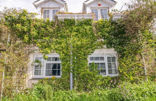 Crantock Cottage | SEA BREEZES, romantic, character holiday cottage in Crantock