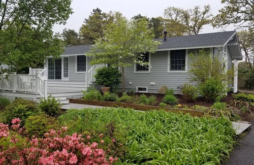 East Harwich House | 'Sea Chalet' ~Special Peace of Cape Cod, Adj to Bike Path, AC and Fish pond