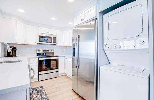 Bethany Beach Condo | Sea Colony Ocean 8th-floor condo with tennis & basketball courts