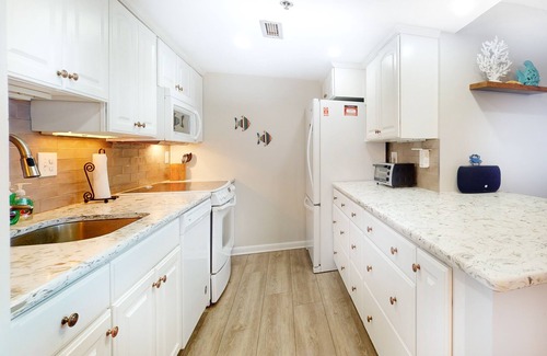 Bethany Beach Condo | Sea Colony Ocean 5th floor condo w/tennis court, pool, and elevator