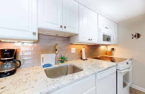 Bethany Beach Condo | Sea Colony Ocean 5th floor condo w/tennis court, pool, and elevator