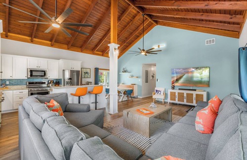 Cutthroat Harbor Estates House | SEA COVE ~ Canal Front 2 BR/2 Ba Home in Cudjoe Key w/Pool!