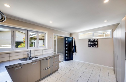 Haumoana House | Sea Deck Haven - Hastings Holiday Home
