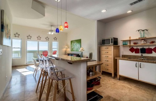 Galveston Condo | Sea Deuce by the Ocean | Ocean View | Seawall Blvd