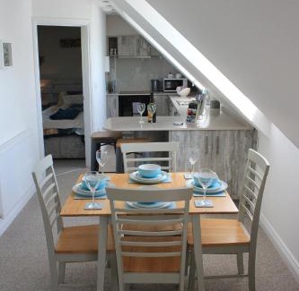 Southerndown Apartment | Sea dream lodge -coastal location/sea views/self-contained