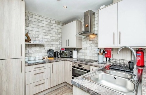 Saundersfoot House | Sea Dreams - Saundersfoot Nr Tenby Self Catering, Dog Friendly, Enclosed Garden