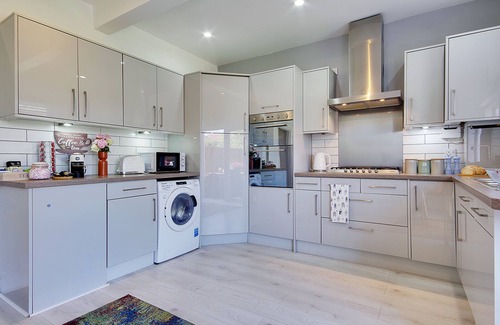 Bournemouth House | Sea-esta | 4BR Family Home w/Garden, Game Room & EV Charger - Coastal Escape