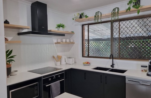 Moffat Beach House | Sea Esta @ Moffat Beachside, Pet friendly, quiet street, adjacent to park.