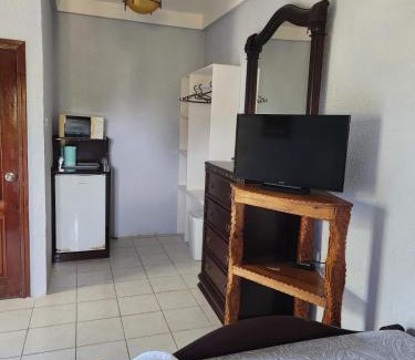 Isla de Utila Hotel | Sea Eye Hotel - Tropical Building