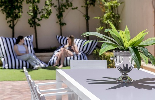 Semaphore House | SEA FRONT GRANDEUR - Beachfront, very close to shops &restaurants.