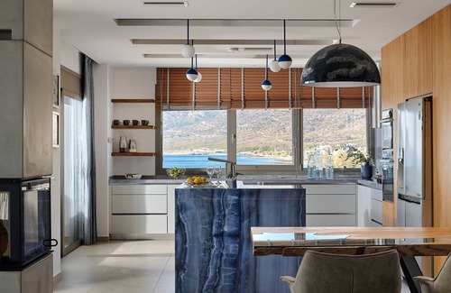 Koutsouras Condo | Sea-front luxury penthouse with panoramic views with hot tub