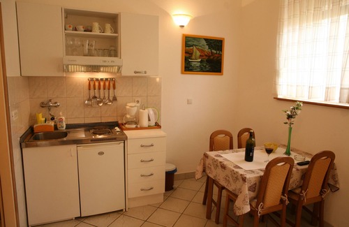 Slatine Apartment | Sea front stone house