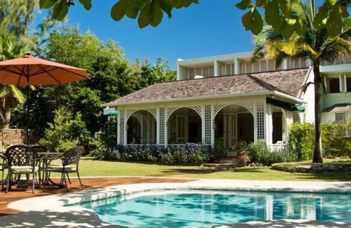 Discovery Bay Villa | SEA GRAPES ON THE BEACH Luxury 6 Bed Beach Villa, Discovery Bay - STAFF INCLUDED
