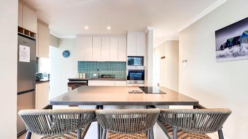 Pollok Beach Apartment | Sea La Vea Summerseas