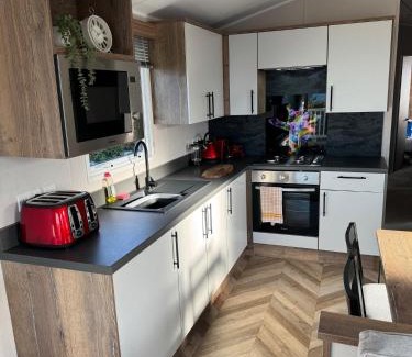 Llanllwchaiarn House | Sea La Vie Lodge