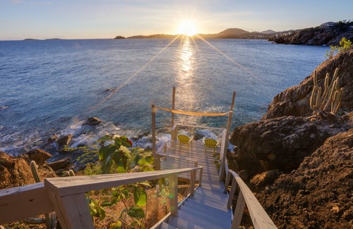 Nazareth Villa | 'Sea La Vie' - Waterfront St Thomas Escape w/Pool