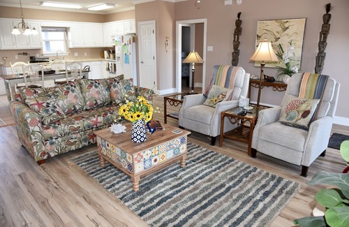 Silver Cay House | Sea Level | West end cottage with easy beach access