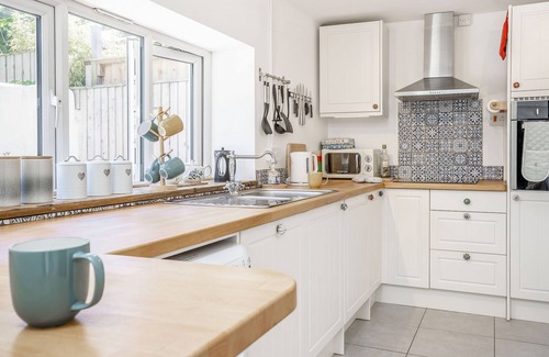 Llangwm Cottage | SEA PICKLE COTTAGE, pet friendly in Llangwm, Pembrokeshire