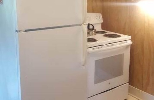 Deep Hole House | Sea Pines -2BR CLOSE TO SHOPPING,SCREENED PORCH, Linens and Towels Provided