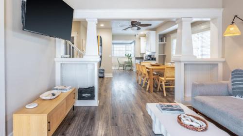 West Newport House | Sea Sight by AvantStay Walk to Newport Beach