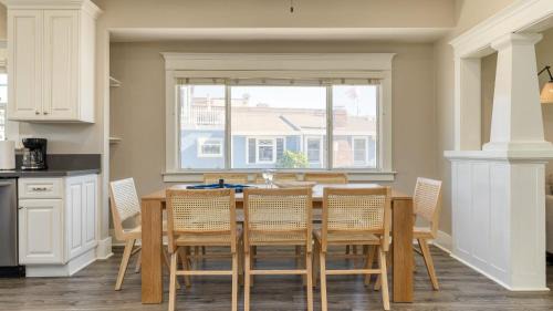 West Newport House | Sea Sight by AvantStay Walk to Newport Beach