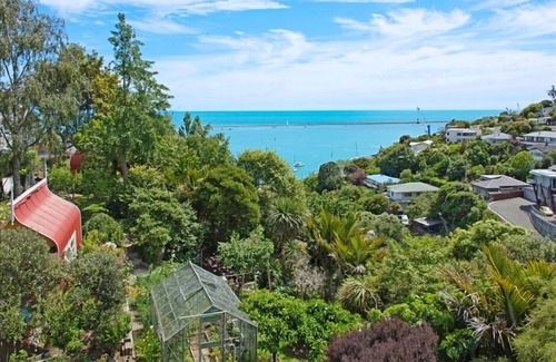 Stepneyville House | Sea Song - Cosy Waterfront Home with lots of Character and Charm