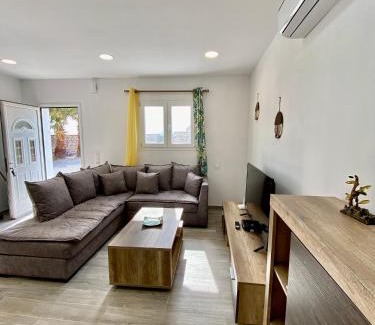 Agios Georgios House | Sea Sound Villa Perivolos beach