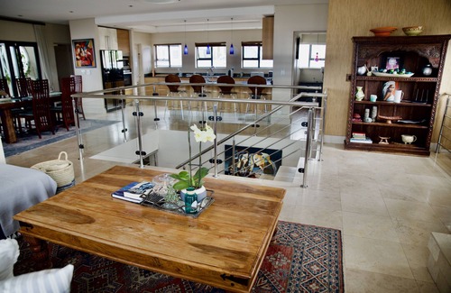 Bloubergstrand Villa | Sea, Sunshine, Sunsets, Table Mountain, No Loadshedding (Off The Grid)