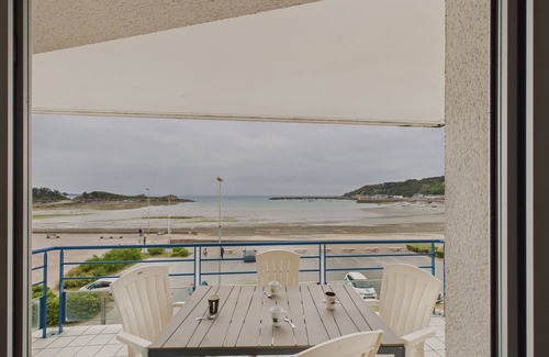 Erquy Apartment | Sea view – 25m from beach, sleeps 4