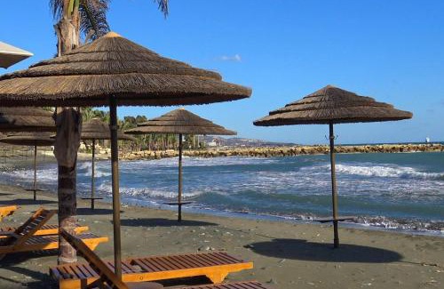 Pyrgos House | Sea view Beach House with Pool