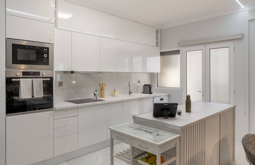 Sao Martinho Apartment | Sea view, by the beach - Doca do Cavacas I