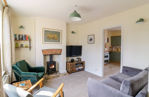 Frinton-on-Sea Cottage | SEA VIEW COTTAGE, pet friendly, with open fire in Frinton-On-Sea