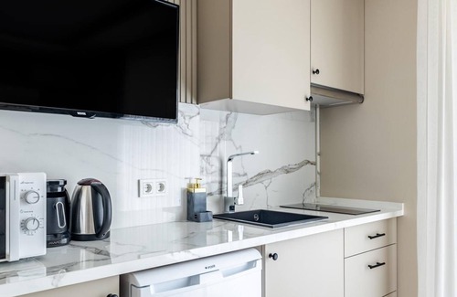 Beylerbeyi Apartment | Sea View Flat w Balcony Near Beylerbeyi Palace