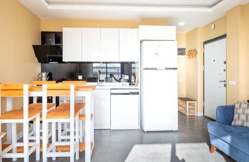 Akbuk Apartment | Sea View Flat w Pool, Garden Near Beach in Didim