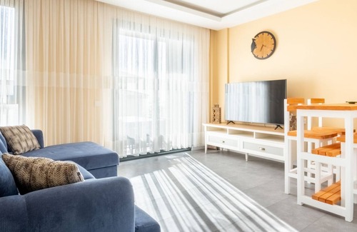 Akbuk Apartment | Sea View Flat w Pool, Garden Near Beach in Didim