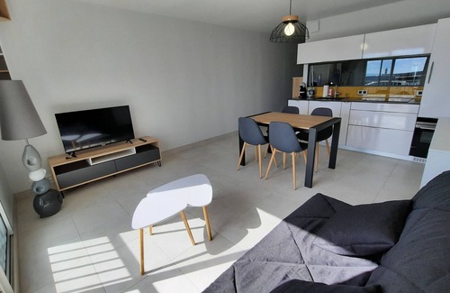 Binic Apartment | Sea view apartment at the foot of the port and beaches