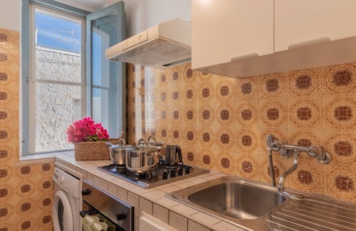 Specchiolla House | Sea view house - 50 steps from the sea - sleeps 4 -veranda with sea view