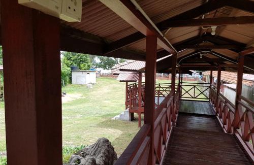 Sungai Baru Tengah Ski Chalet | Sea View Kampong Style Homestay Pengkalan Balak
