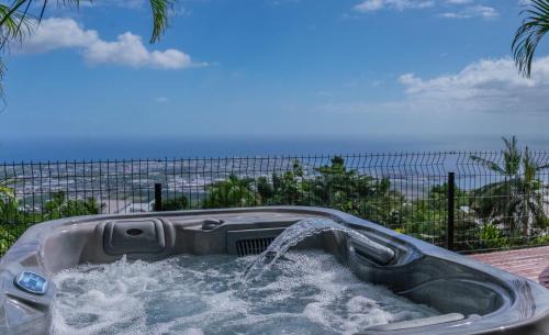 La Possession Apartment | Sea View & Spa